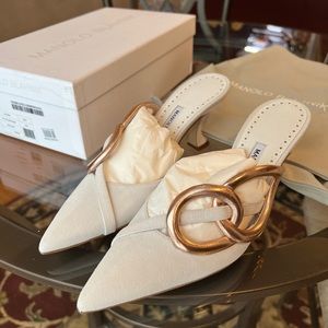 Manolo Blahnik - Allora style